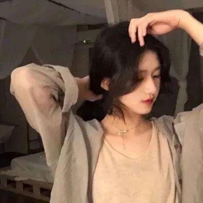 想踢沉迷男的女人